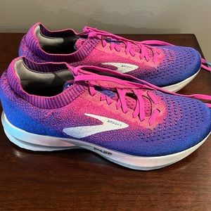 Brooks women’s Levitate 2 size 10